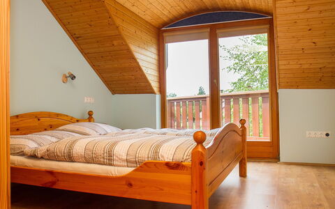 Polgar: Gebouw, Eigendom, Meubilair, Venster, Comfort, Hout, Interieur Ontwerp, Bed Frame, Verdieping, Schaduw