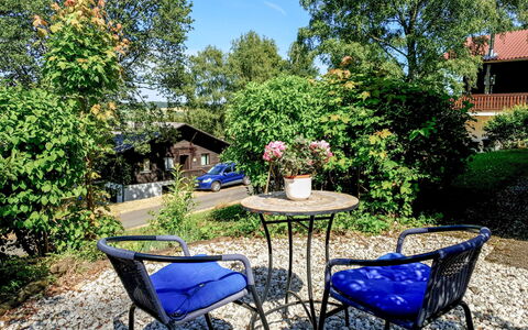 Thalfang 200: Eigendom, Blauw, Natuurlijk Landschap, Onroerend Goed, Tafel, Werf, Tuin, Boom, Backyard, Meubilair
