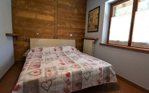Fenis 300: Slaapkamer, Bed, Kamer, Laken, Meubilair, Bedding, Eigendom, Bed Frame, Verdieping, Matras