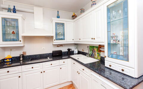 Katy: Eigendom, Kamer, Keuken, Countertop, Cabinetry, Meubilair, Onroerend Goed, Gebouw, Huis, Huis