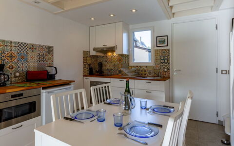 Cabourg Cottage: Meubilair, Interieur Ontwerp, Flooring, Keuken, Hout, Verdieping, Countertop, Major Appliance, Kamer, Plafond