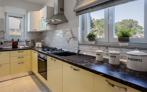 Dream House: Countertop, Eigendom, Keuken, Kamer, Cabinetry, Meubilair, Interieur Ontwerp, Gebouw, Verdieping, Fornuis