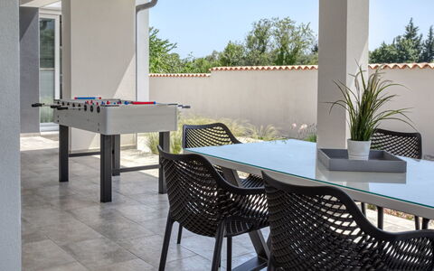 Dream House: Eigendom, Meubilair, Kamer, Tafel, Interieur Ontwerp, Gebouw, Huis, Onroerend Goed, Buitentafel, Verdieping