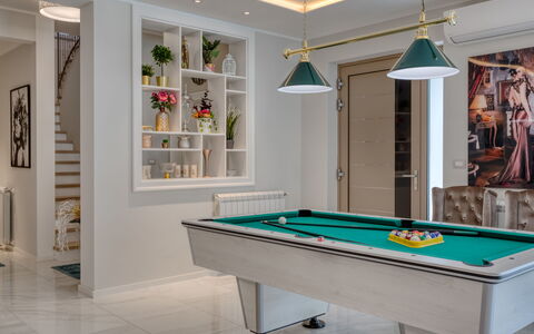 Dream House: Biljartkamer, Biljarttafel, Eigendom, Sportuitrusting, Biljart, Tafel, Hout, Pool, Interieur Ontwerp