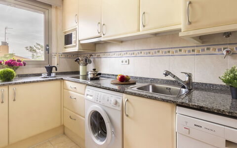 Mas de Clariana: Eigendom, Countertop, Kamer, Keuken, Cabinetry, Major Appliance, Meubilair, Gebouw, Interieur Ontwerp, Huis