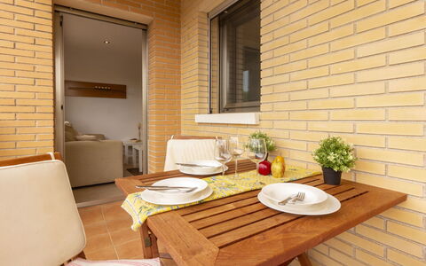 Mas de Clariana: Kamer, Interieur Ontwerp, Eigendom, Meubilair, Raambekleding, Tafel, Gebouw, Muur, Huis, Venster Behandeling