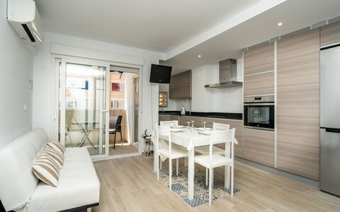 Jávea 179: Meubilair, Bankstel, Tafel, Televisie, Gebouw, Comfort, Countertop, Cabinetry, Woonkamer, Hout