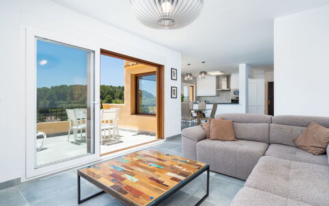 Miramar: Woonkamer, Eigendom, Kamer, Meubilair, Interieur Ontwerp, Koffietafel, Gebouw, Huis, Plafond, Tafel