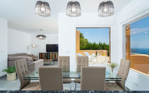 Miramar: Kamer, Woonkamer, Eigendom, Meubilair, Interieur Ontwerp, Plafond, Gebouw, Eetkamer, Huis, Tafel