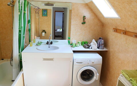Les Marmottes: Kamer, Eigendom, Wasruimte, Major Appliance, Wastafel, Badkamer, Wasmachine, Laundry, Interieur Ontwerp, Wasdroger