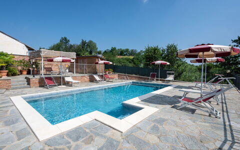 Bricco delle Rondini: Water, Fabriek, Lucht, Zwembad, Gebouw, Azure, Stoel, Buitenmeubels, Schaduw, Huis