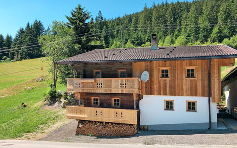 Alm Chalet: Lucht, Fabriek, Eigendom, Venster, Boom, Gebouw, Lariks, Hout, Berg, Huis