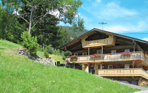 Alm Chalet: Lucht, Fabriek, Wolk, Gebouw, Boom, Natuurlijk Landschap, Land Lot, Huis, Helling, Hout