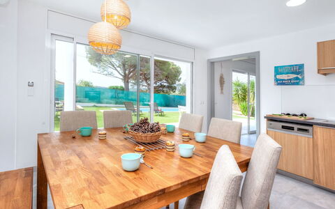 Almendro: Kamer, Eigendom, Meubilair, Interieur Ontwerp, Eetkamer, Onroerend Goed, Tafel, Gebouw, Huis, Verdieping