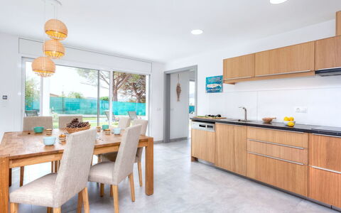 Almendro: Eigendom, Kamer, Meubilair, Keuken, Cabinetry, Interieur Ontwerp, Countertop, Gebouw, Geel, Turkoois
