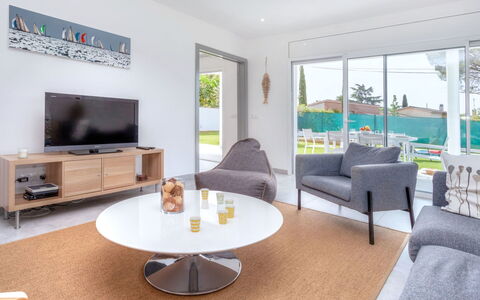 Almendro: Meubilair, Eigendom, Woonkamer, Kamer, Interieur Ontwerp, Onroerend Goed, Koffietafel, Gebouw, Tafel, Huis