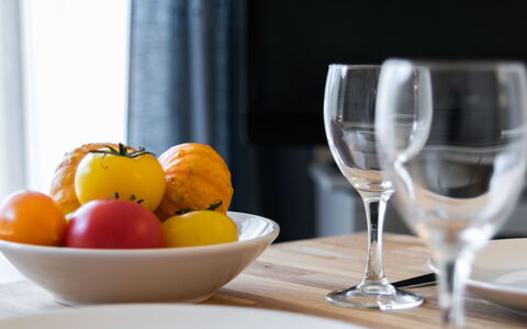 Les Prairies: Voedsel, Tableware, Drinkware, Dishware, Tafel, Glaswerk, Wijnglas, Fruit, Bord