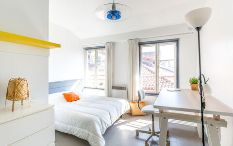Casa Itzuli: Meubilair, Slaapkamer, Kamer, Bed, Wit, Eigendom, Interieur Ontwerp, Blauw, Plafond, Geel