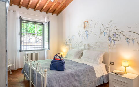 Villa Lavinia: Slaapkamer, Bed, Meubilair, Kamer, Eigendom, Interieur Ontwerp, Bed Frame, Verdieping, Laken, Muur