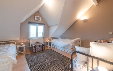 Bredene 310: Kamer, Slaapkamer, Eigendom, Bed, Meubilair, Zolder, Interieur Ontwerp, Verdieping, Gebouw, Onroerend Goed