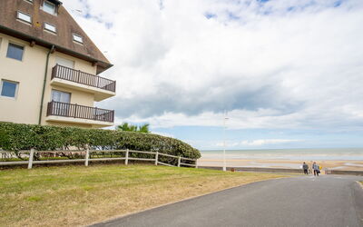 Cabourg 310: Zwembad, Woongebied, Stedelijk Ontwerp, Menselijke Nederzetting, Huis, Landgoed, Appartement, Toevlucht, Condominium, Hacienda