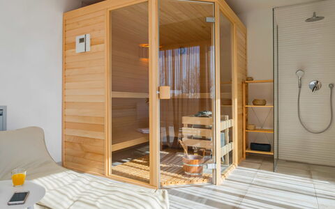 A.r.t.: Kamer, Meubilair, Sauna, Bed, Slaapkamer, Architectuur, Interieur Ontwerp, Gebouw, Deur, Huis