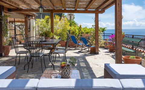 Villa Peiranze: Eigendom, Onroerend Goed, Gebouw, Huis, Patio, Huis, Meubilair, Kamer, Landgoed, Vakantie