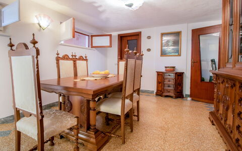 Serenella: Kamer, Eigendom, Meubilair, Gebouw, Interieur Ontwerp, Onroerend Goed, Huis, Verdieping, Plafond, Tafel