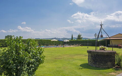 La Salciaia: Land Lot, Lucht, Gras, Eigendom, Wolk, Grasland, Grassenfamilie, Gazon, Landelijk Gebied, Landschap