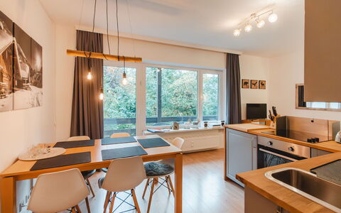Bad Gastein 125: Meubilair, Gootsteen, Cabinetry, Venster, Countertop, Tafel, Hout, Keuken, Wastafel, Kraan