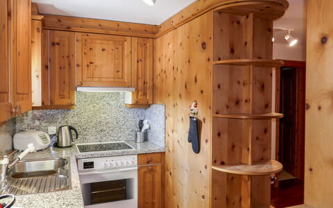 Chesa Polaschin e - E21 - Sils: Kamer, Cabinetry, Meubilair, Eigendom, Beits, Countertop, Keuken, Kast, Gebouw, Interieur Ontwerp