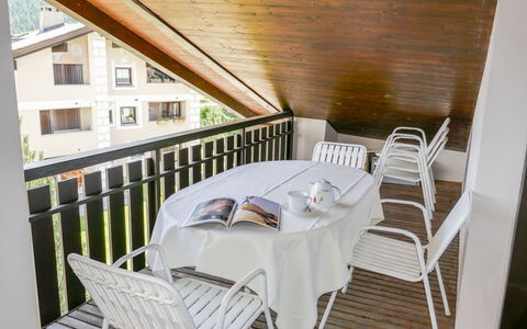 Chesa Polaschin e - E21 - Sils: Eigendom, Kamer, Meubilair, Gebouw, Huis, Tafel, Onroerend Goed, Restaurant, Stoel, Balkon