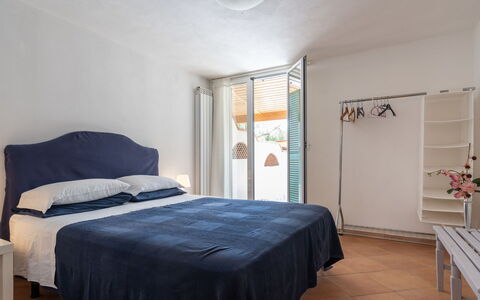 Villa Lamarmora: Slaapkamer, Bed, Meubilair, Kamer, Laken, Eigendom, Bed Frame, Matras, Bedding, Verdieping