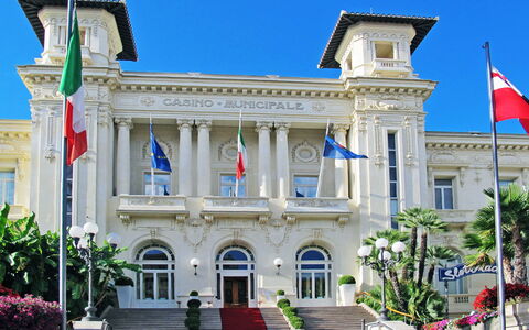 Villetta Laura: Fabriek, Lucht, Eigendom, Dag, Blauw, Gebouw, Vlag, Facade, Boom, Onroerend Goed
