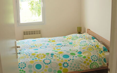 Lapeyriere: Slaapkamer, Bed, Laken, Kamer, Eigendom, Bedding, Meubilair, Bed Frame, Verdieping, Product