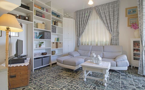 Sandra: Kamer, Meubilair, Eigendom, Interieur Ontwerp, Woonkamer, Gebouw, Verdieping, Huis, Muur, Onroerend Goed