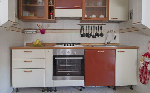 Sandra: Cabinetry, Keuken, Meubilair, Kamer, Countertop, Eigendom, Fornuis, Major Appliance, Interieur Ontwerp, Tegel