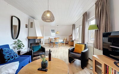 Am Sternberg 224 226 200.26: Meubilair, Interieur Ontwerp, Flooring, Verdieping, Bankstel, Hout, Plafond, Woonkamer, Kamer, Houten Vloer