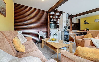 Am Sternberg 38 200.15: Meubilair, Bankstel, Interieur Ontwerp, Flooring, Hout, Verdieping, Woonkamer, Plafond, Kamer, Verlichting