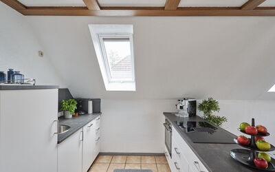 Rapunzel 200.3: Cabinetry, Gebouw, Eigendom, Countertop, Venster, Keuken, Interieur Ontwerp, Wastafel, Verdieping