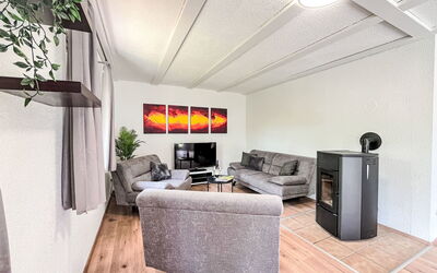 Dornröschen 200.2: Meubilair, Interieur Ontwerp, Flooring, Verdieping, Muur, Bankstel, Hout, Plafond, Woonkamer, Kamer