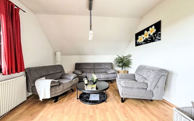Grandpa 200.31: Meubilair, Interieur Ontwerp, Bankstel, Flooring, Verdieping, Hout, Woonkamer, Kamer, Verlichting, Huis