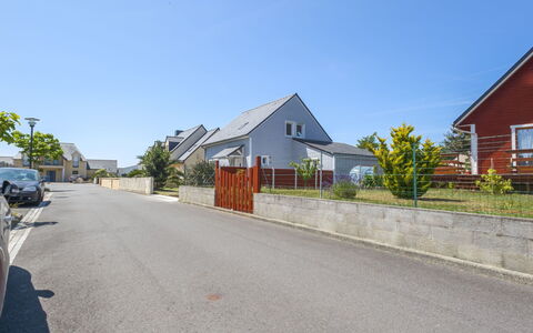 Pen-Guen: Lucht, Eigendom, Fabriek, Gebouw, Venster, Huis, Weg Oppervlak, Asfalt, Land Lot, Boom