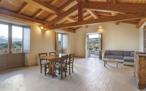 Castelnuovo di Garfagnana 648: Eigendom, Plafond, Gebouw, Kamer, Verdieping, Straal, Huis, Interieur Ontwerp, Onroerend Goed, Meubilair