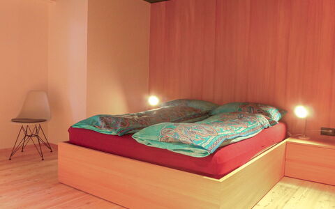 Armina: Hout, Slaapkamer, Interieur Ontwerp, Flooring, Verdieping, Oranje, Roze, Bed, Bruin, Laken