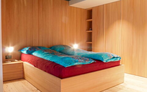 Armina: Muur, Hout, Interieur Ontwerp, Slaapkamer, Meubilair, Flooring, Verdieping, Bed, Kamer, Laken