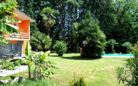 Castro 150: Eigendom, Huis, Natuurlijk Landschap, Werf, Tuin, Boom, Verblijf, Plantkunde, Gras, Backyard