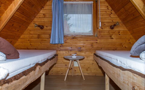 Blue: Eigendom, Meubilair, Comfort, Hout, Textiel, Interieur Ontwerp, Architectuur, Verdieping, Venster, Flooring