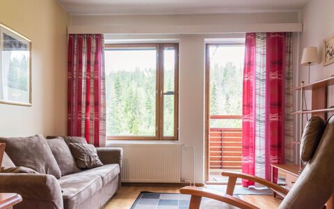 Ylläs Chalets A507: Meubilair, Stoel, Buitenmeubels, Tafel, Hout, Buitentafel, Keuken En Eettafel, Schaduw, Tuin, Paraplu