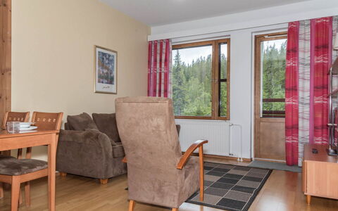 Ylläs Chalets A507: Meubilair, Stoel, Buitenmeubels, Tafel, Hout, Buitentafel, Keuken En Eettafel, Schaduw, Tuin, Paraplu